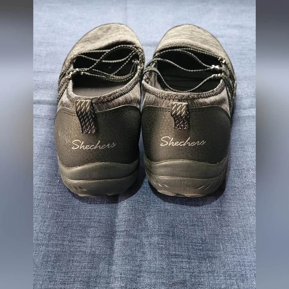 Skecher's slide on memory foam, classic fit comfort shoe - Picture 5 of 7